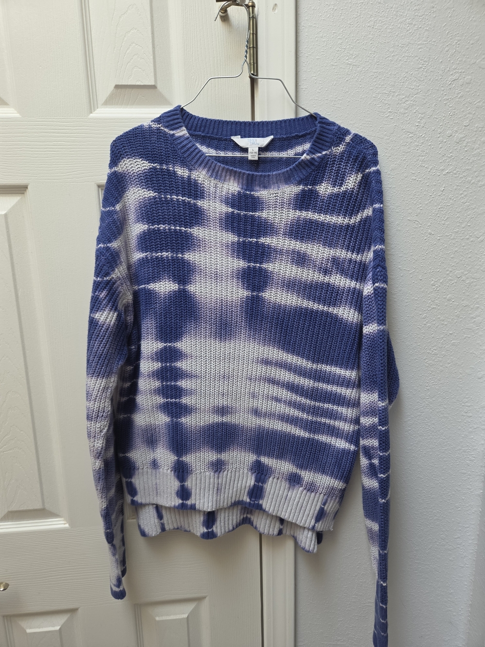 Time and Tru Tie-Dye Crewneck Sweater in Blue and White